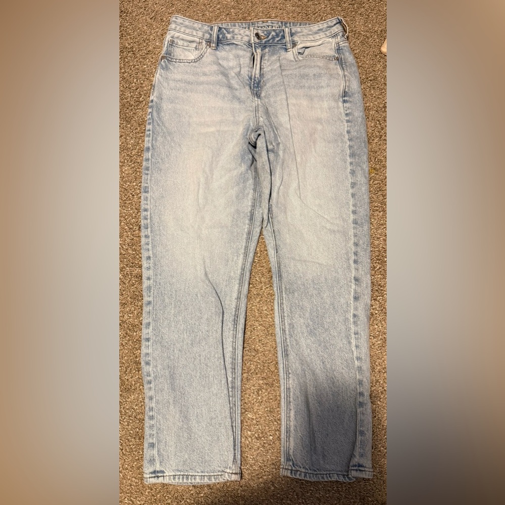 American Eagle Outfitters Light Wash Mom Jeans